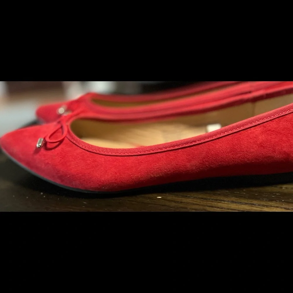 Red Flats - Picture 2 of 6